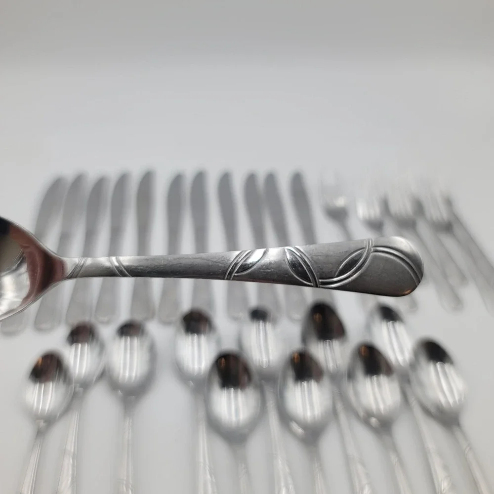 30pc Cambridge Silver Felicity Flatware Set Stainless Steel Satin Leaf Pattern
